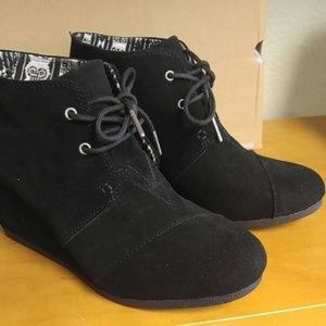 Toms Desert Wedge Shoes - size 8